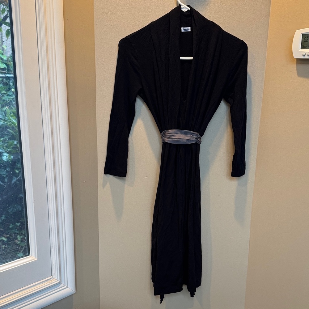Women’s Splendid Black Cotton 3/4 Sleeve dress w/gray bow xsmall good condition
